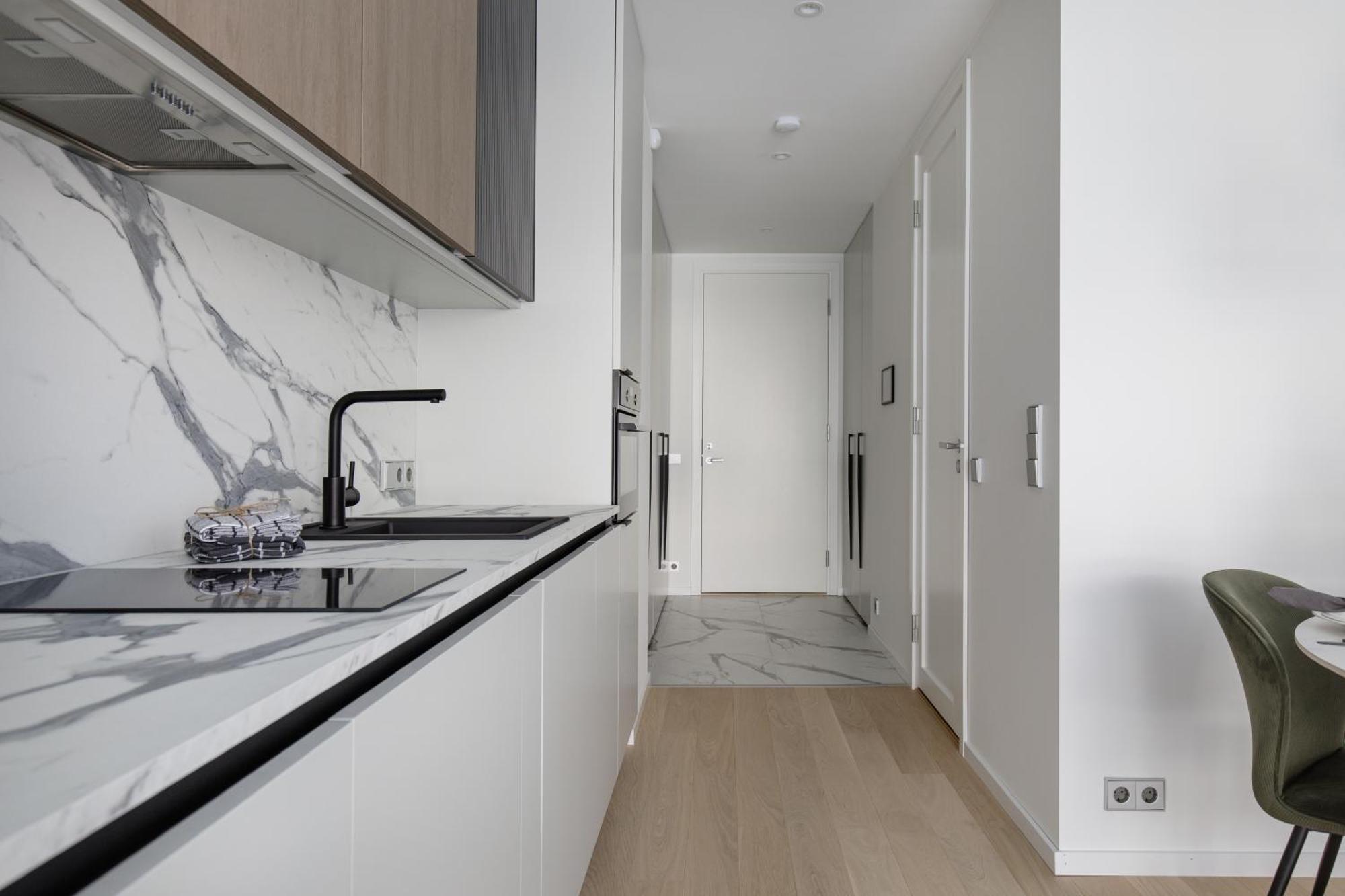 Lovely Noblessner Studio, Free Underground Parking! Apartment